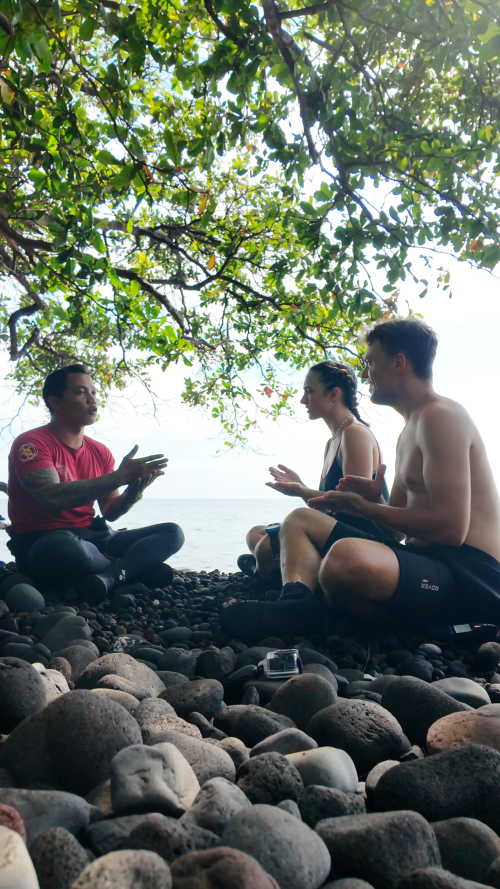 Dive Instructor Longsor is giving a dive briefing at USAT Liberty Wreck in Tulamben BALI