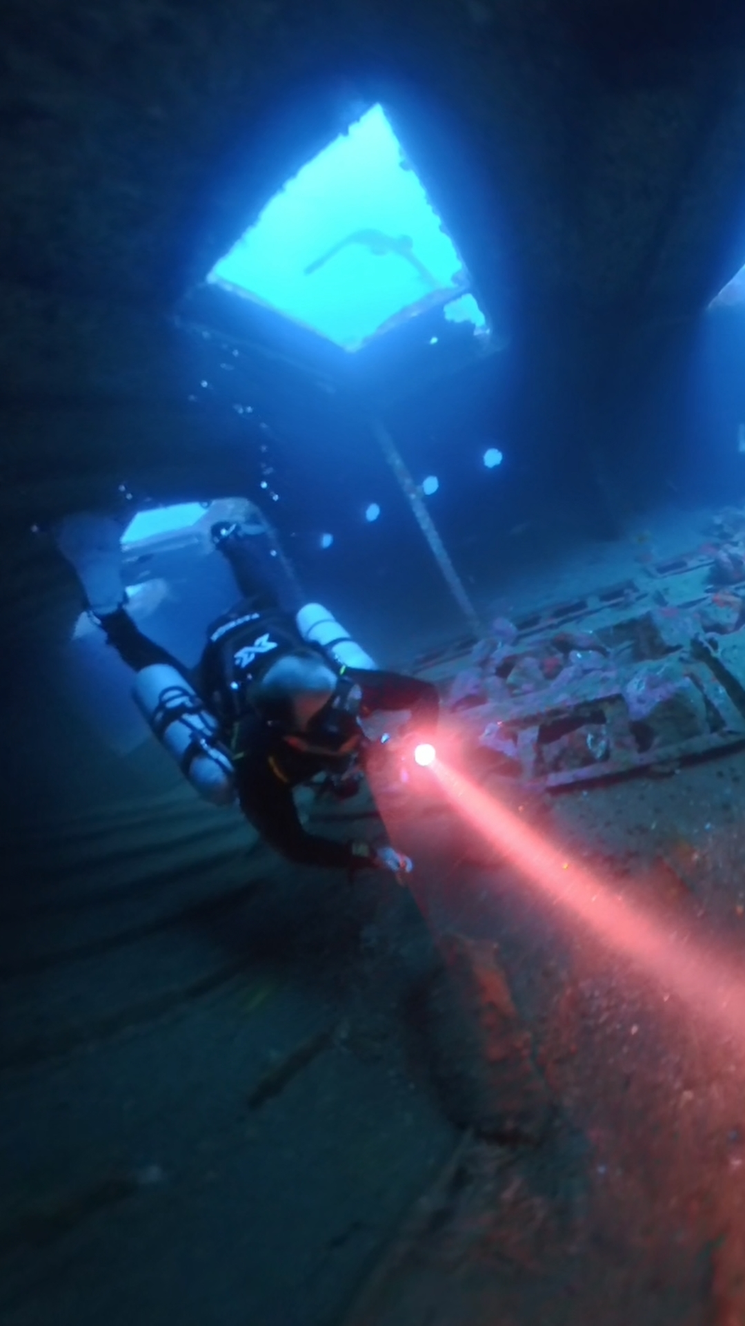 Padi Wreck & Sidemount Specialty courses to safely penetrate the 4 wrecks and 1 cavern in Amed BALI